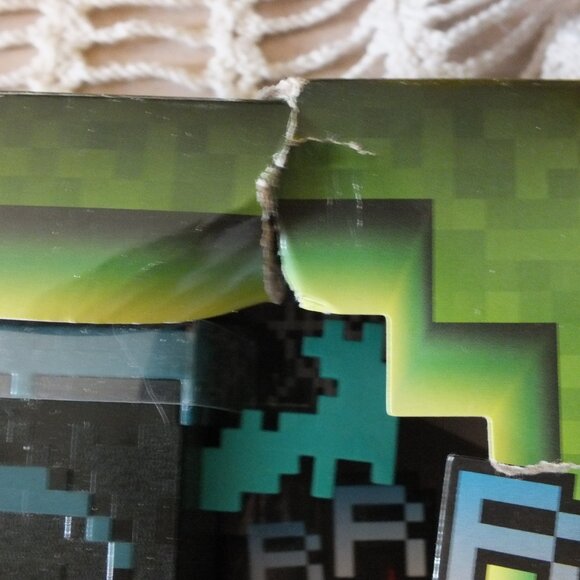 Mattel Minecraft Warden Action Figure with Lights, Sounds & Attack Mode - Picture 7 of 10